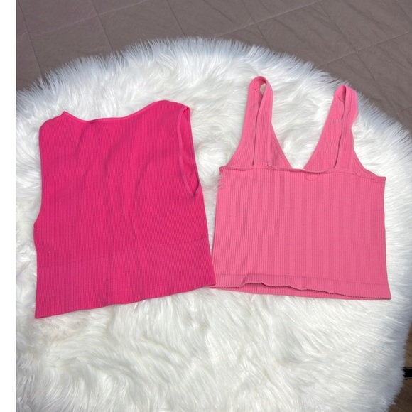 Nikki Seamless Plunge Cropped Tank Tops - Picture 2 of 3